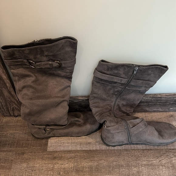 Maurices gray suede flat boots size 10 - Picture 3 of 5